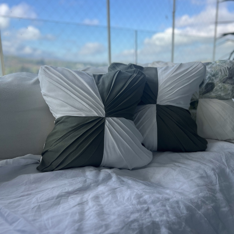 Cojín Plisado - Verde Musgo & Crudo (Edición Limitada)