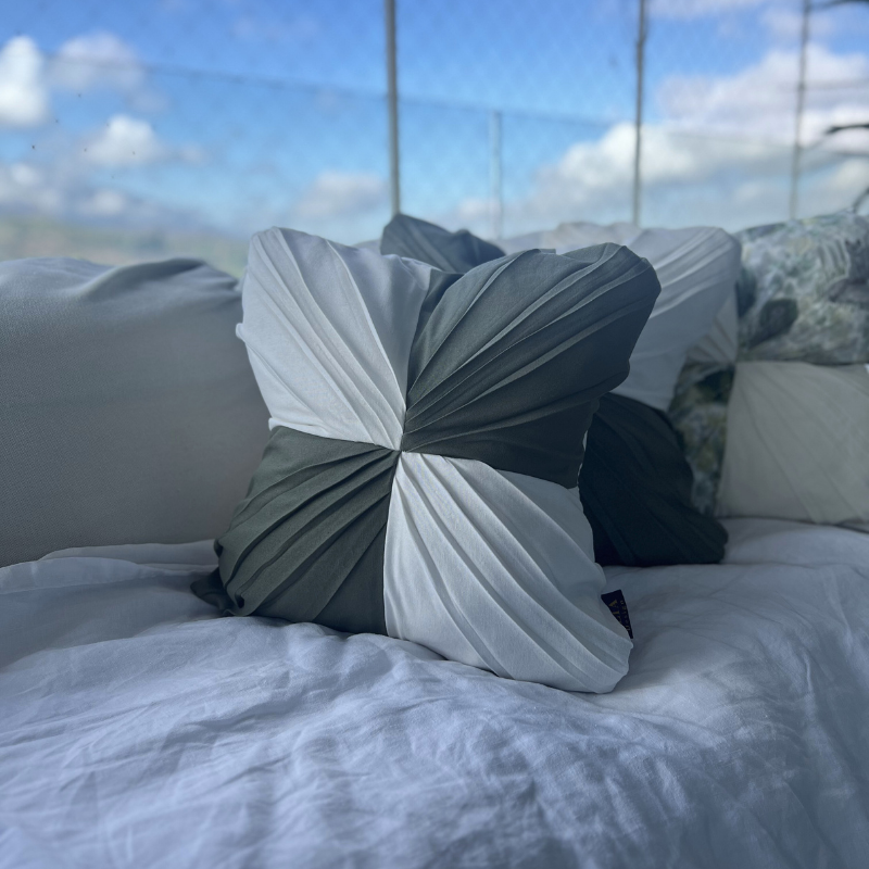 Cojín Plisado - Verde Musgo & Crudo (Edición Limitada)